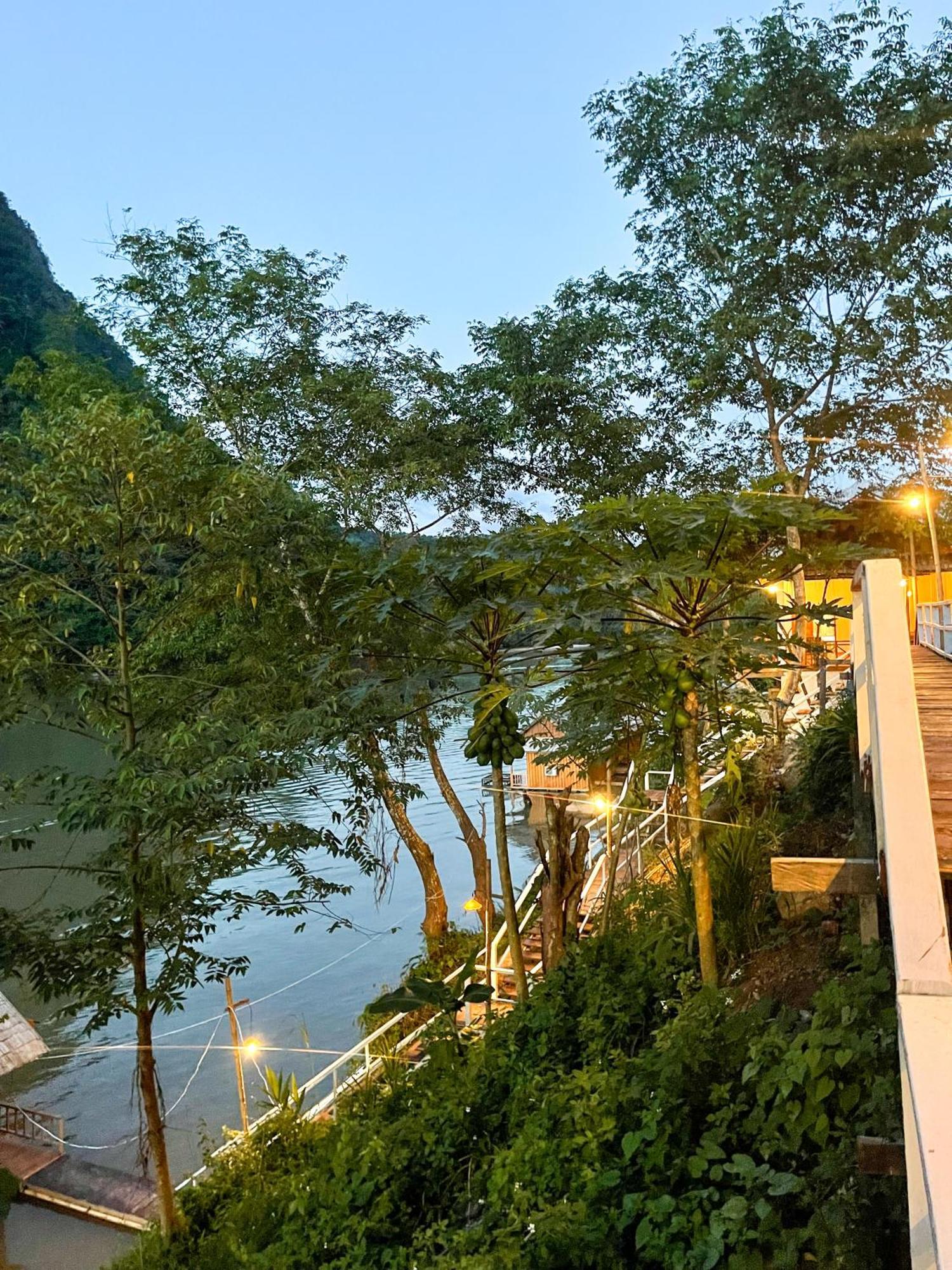 Nongkhiaw The Float House Exterior foto